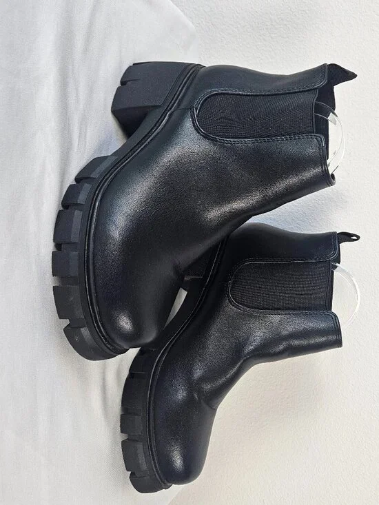 Soda Women's Faux Leather Chelsea Pull On Lug Ankle Boots Size 7.5 - Picture 4 of 10